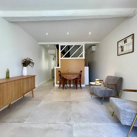 Maison Du Canal Avec Cour Privee * قرقشونه