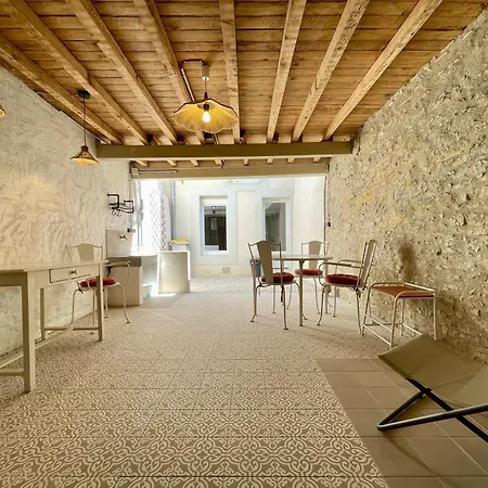 Maison Du Canal Avec Cour Privee بيت للعطل *